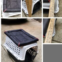 Medium Travel Crate With Water Proof Bedding 