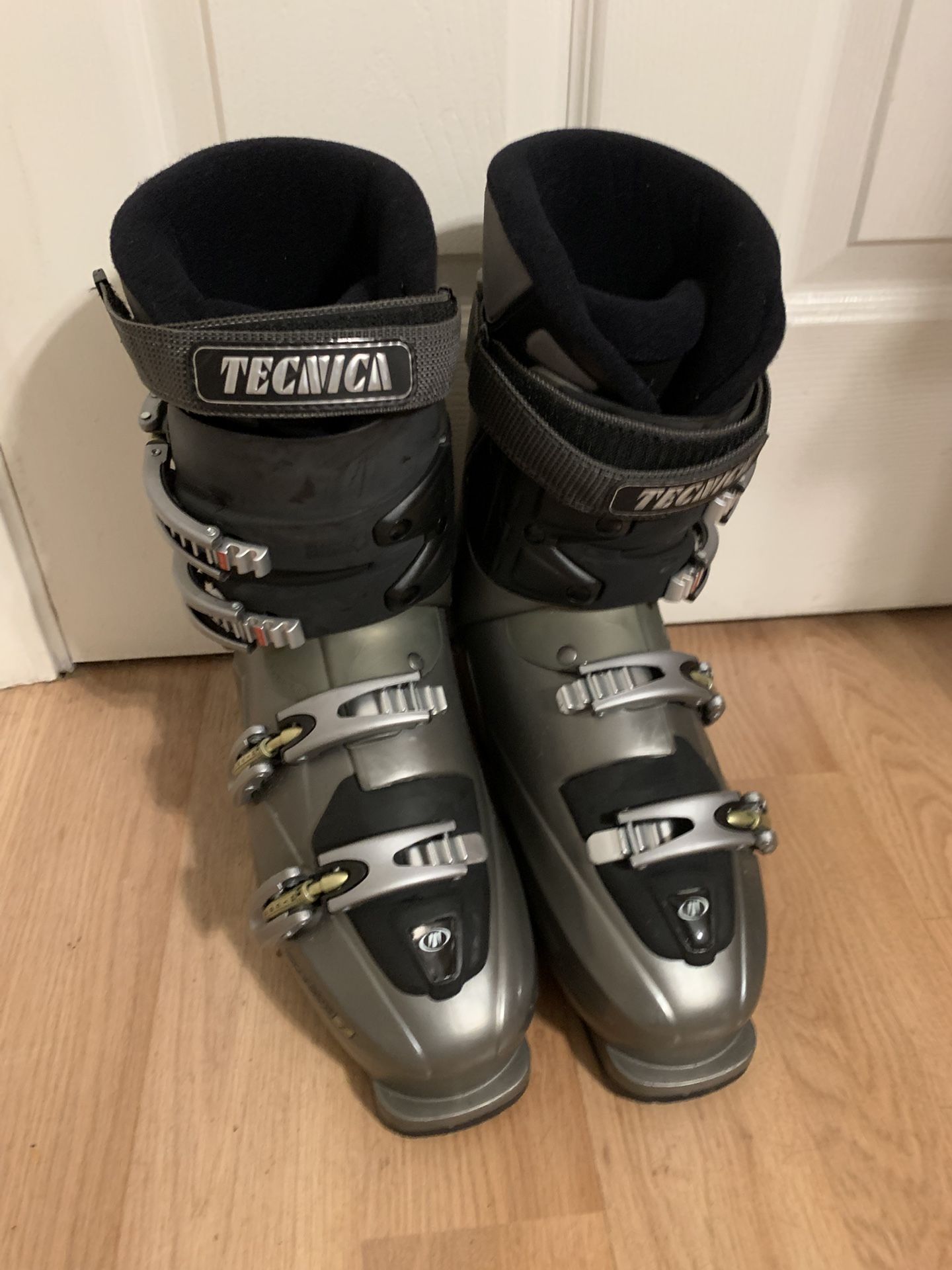 Tecnica Ski Boots Entryx 7 Size 28.5/10.5/324mm Grey