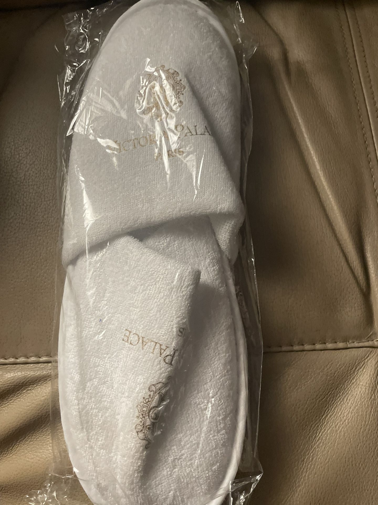 Victoria's Pala Paris 11.5” White Slippers In Package New Never Worn Hotel Cozy
