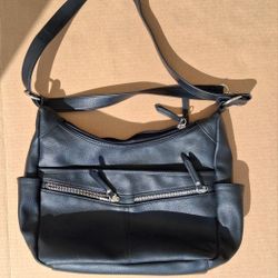 Black Purse With 2 Zippered Compartments