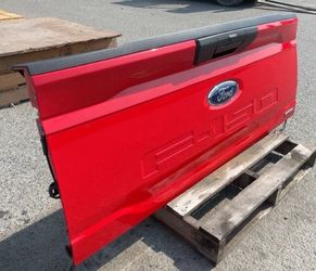  2023  Ford F-150 Red OEM Pickup Truck Tailgate Back-Up Camera Assembly 