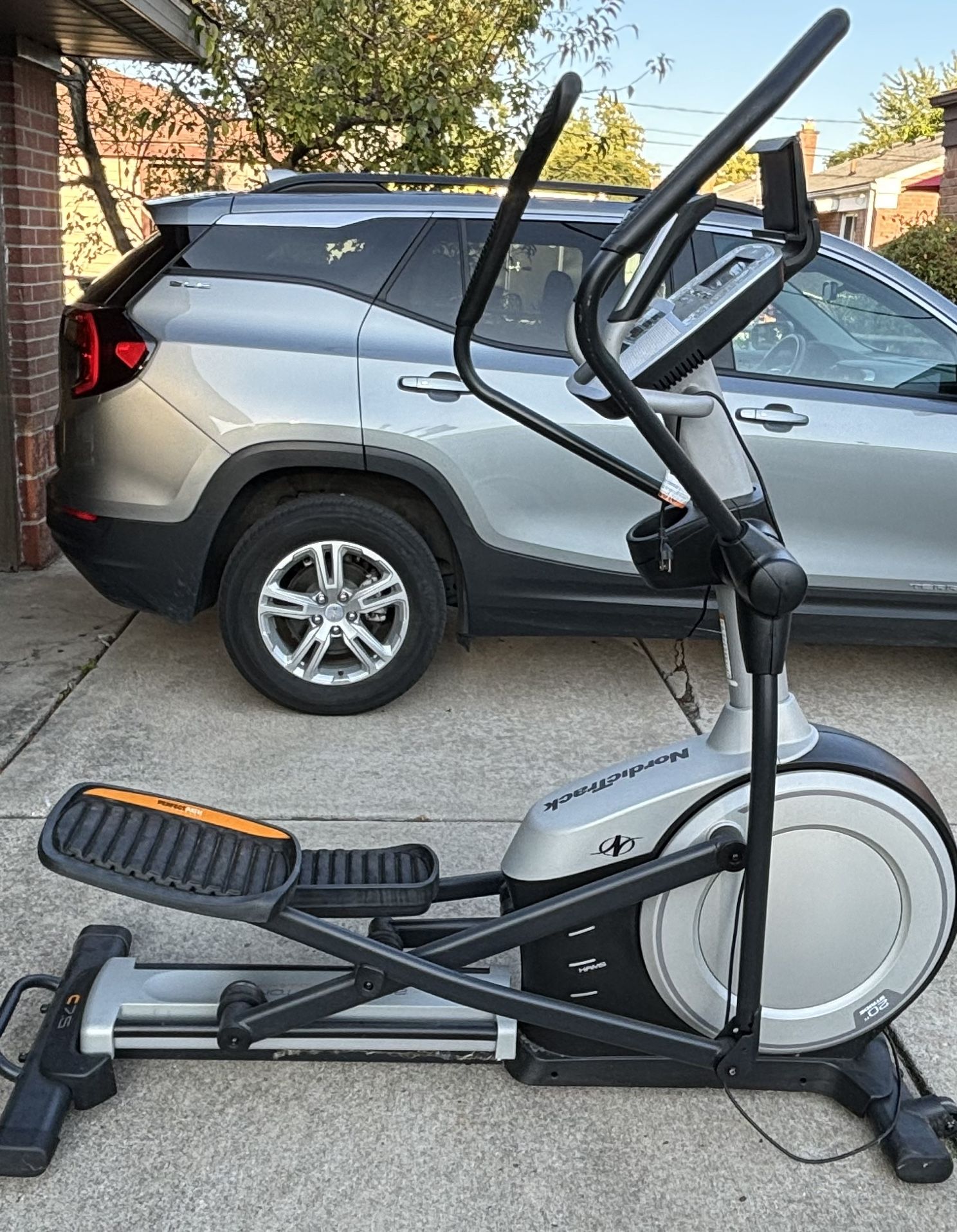 NordicTrack Studio Smart Elliptical with 20 Digital Resistance Levels, Compatible with iFIT Personal Training