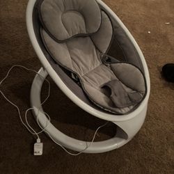 Munchkin Baby Swing Bluetooth Electric Like New