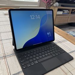 iPad Pro 12.9” (4th Gen) 256GB + Apple Pencil + Magic Keyboard (Very Good)