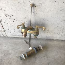 Nice Brass Gold Tone Antique Facuet With Drain