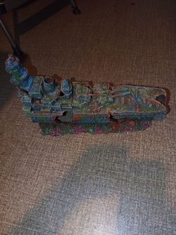 Sunken ship decor for fishtank