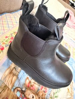 UGG WOMEN NEUMEL CHELSEA PLATFORM BLACK ANKLE SHOE US 7 / EU 38 / UK 5