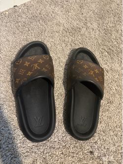 Louis Vuitton slides size 9