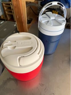 Igloo Drink Cooler PLUS Rubbermaid Sport Cooker