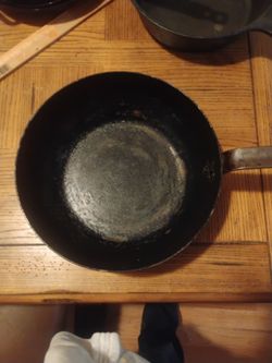 Carbon steel wok type pan