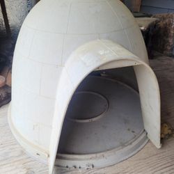 Igloo Dog House 