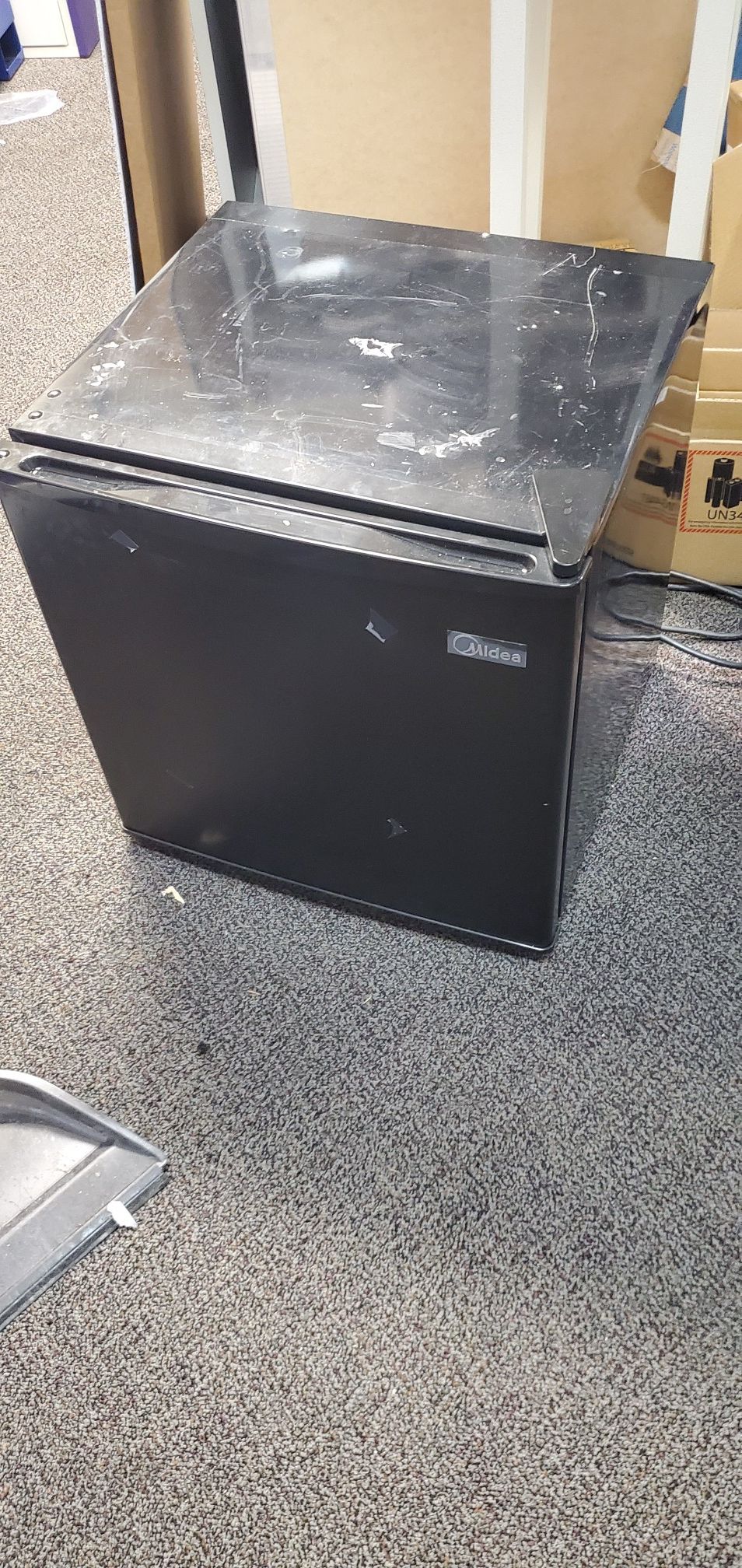 Midea Mini fridge