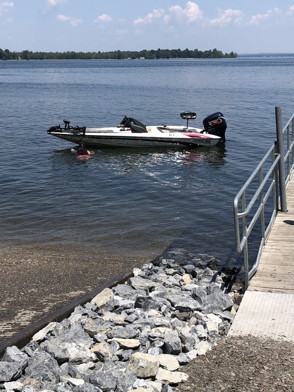 Stratos bass boat ! mint low hours !!
