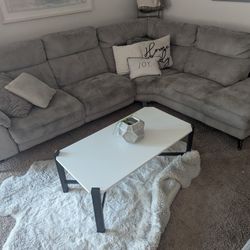 Electric Reclining Couch USB Charging Ports 