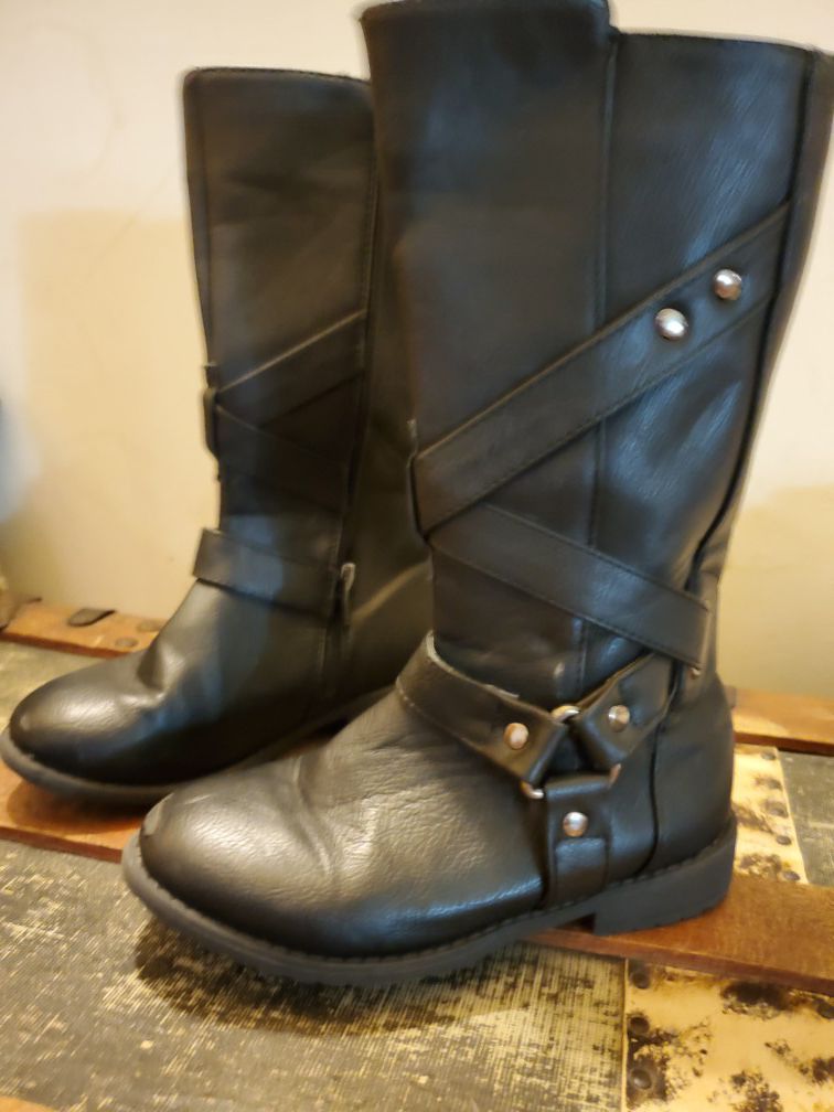 Kenneth Cole Girls black zip up boots