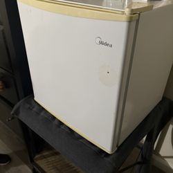 Mini Fridge 