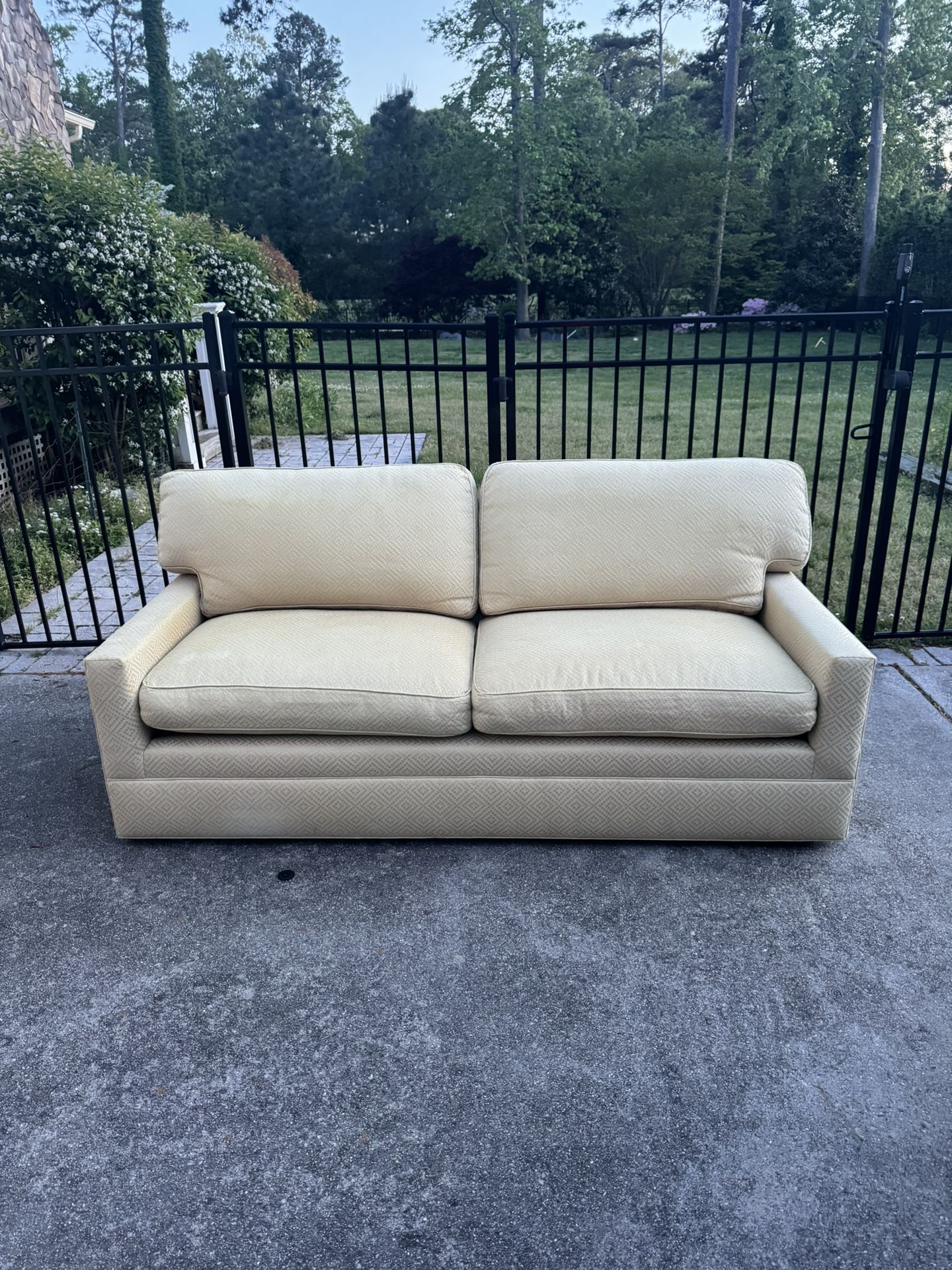 Couch, Perfect condition, Free Delivery!