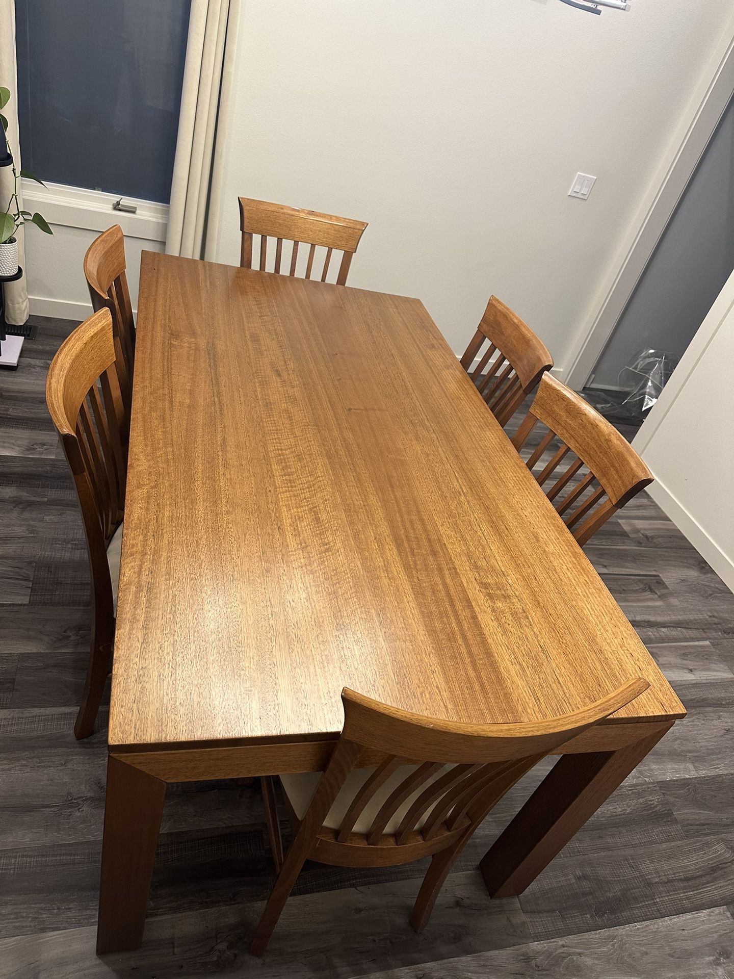 Wooden Dining Table With 6 Cushioned Chairs