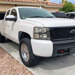 Parts ONLY off 08 Silverado 2WD, 125k Miles, 5.3 Engine, 2WD Truck, Body & Interior Parts, More.