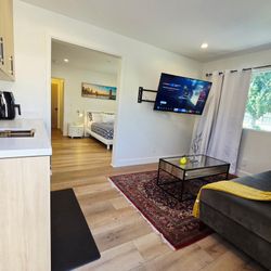 Spacious Cozy Modern Fully Furnished 1 Bedroom 1 Bath
