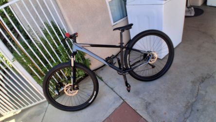 Ready-to-ride mountain bike equipped with everything
