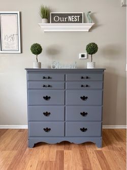 ✨🩶Gorgeous solid chest of drawers🩶✨