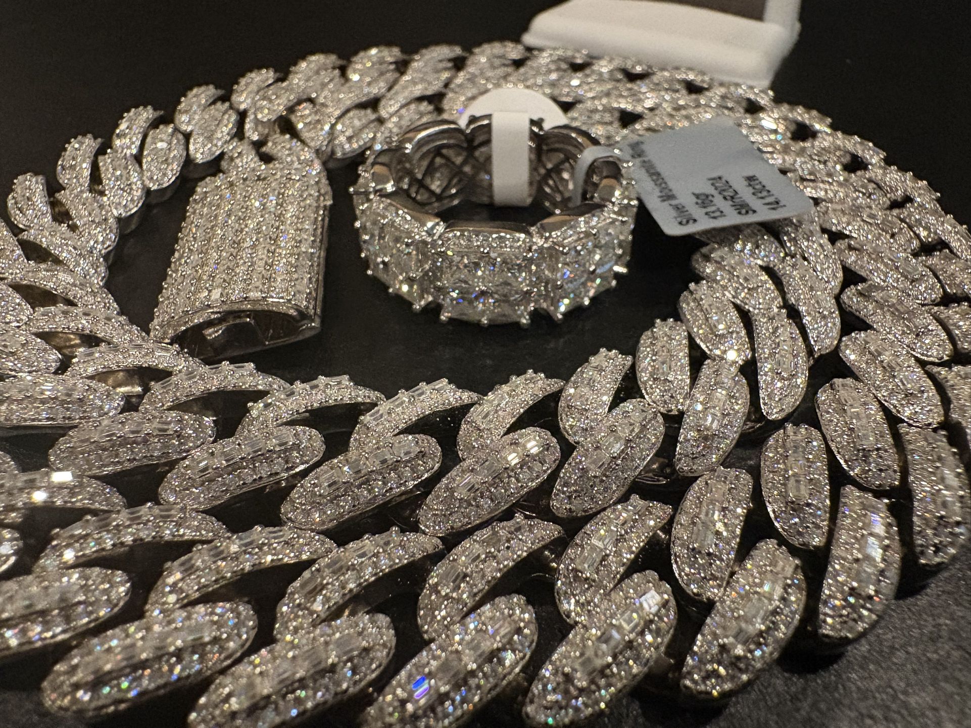 VVS1-D 29CT CUBAN LINK CHAIN