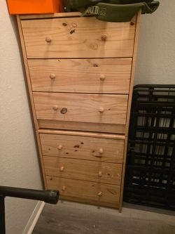 Small Pine Wood 3-Drawer Dresser