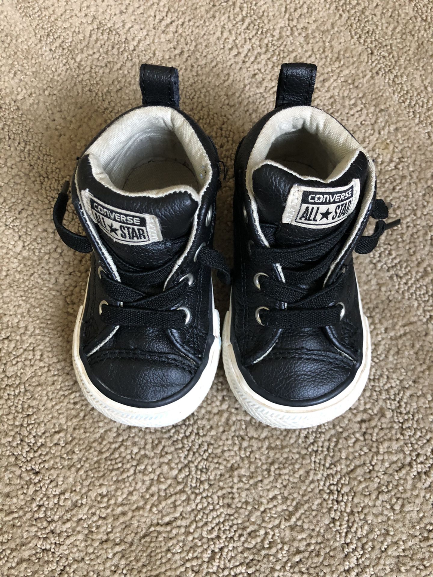 Converse CTAS Leather High Top Tie Sneakers Size 4 for Sale in Duvall, WA - OfferUp