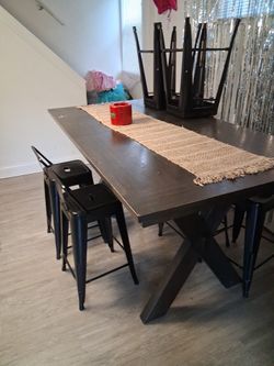 Like Brand New Table Kitchen With 6 Chair Good Condition 