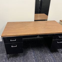 Free (large) Teacher’s Desk