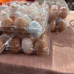    Huevos Frescos Azules Y Cafes 