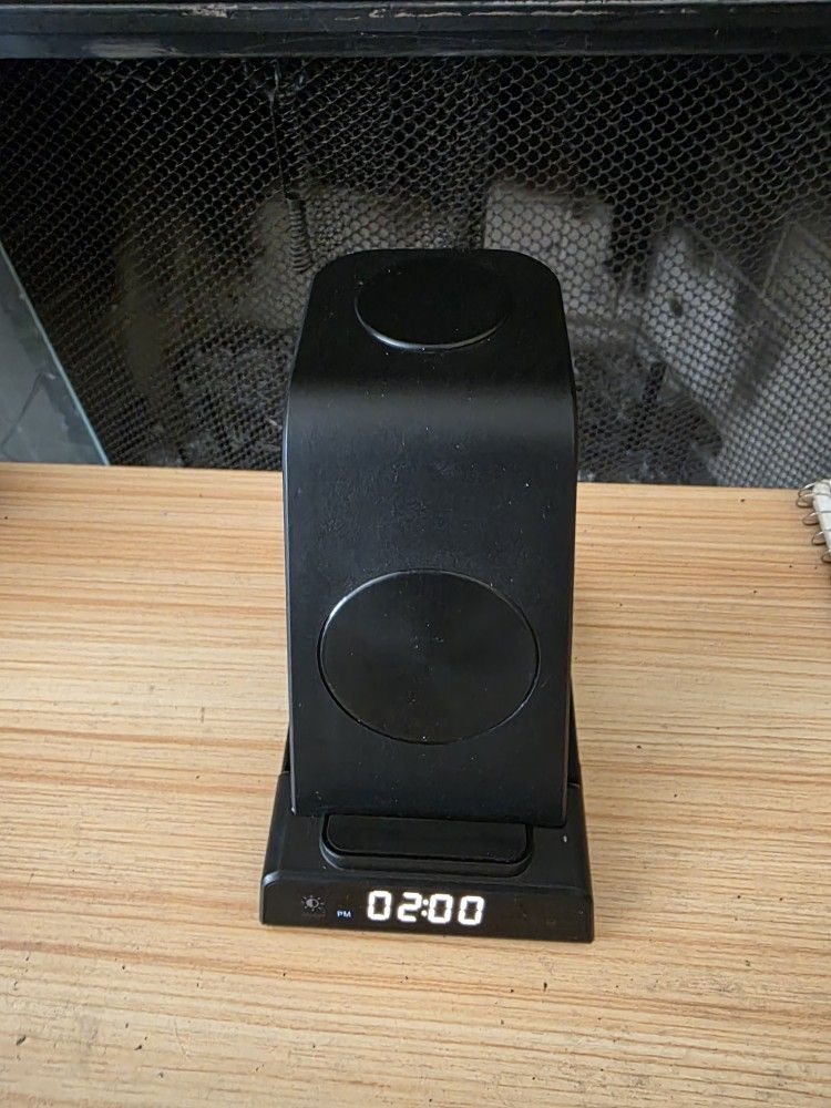 Wireless 3 In 1 Charger For Android.