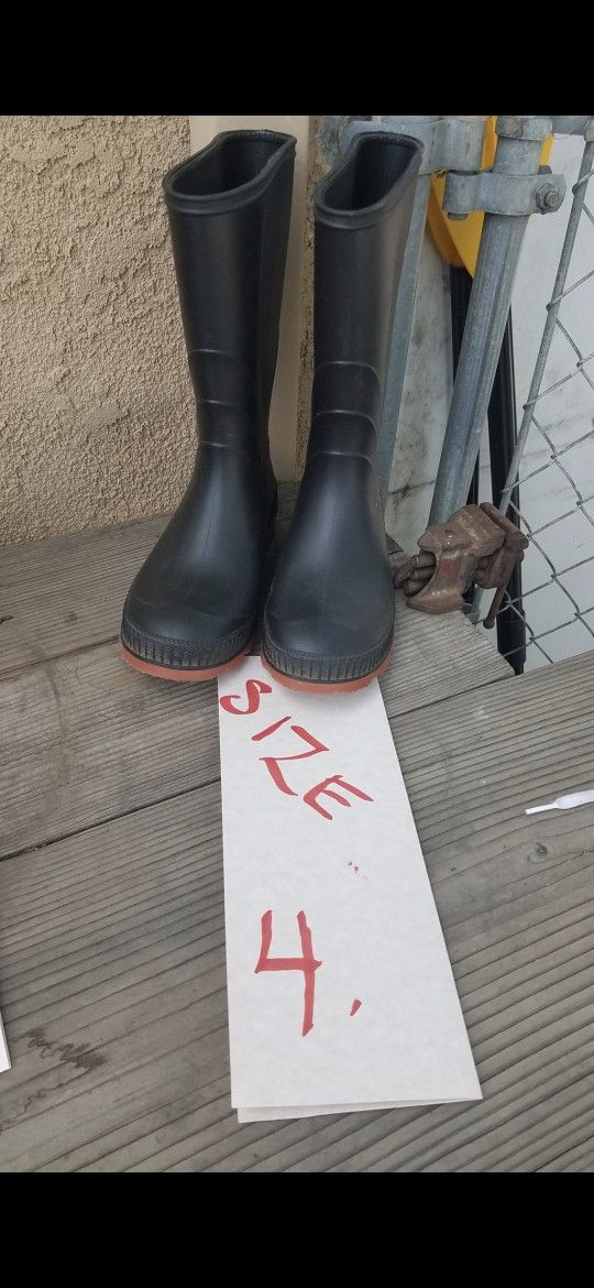 🌧 Boots 👢