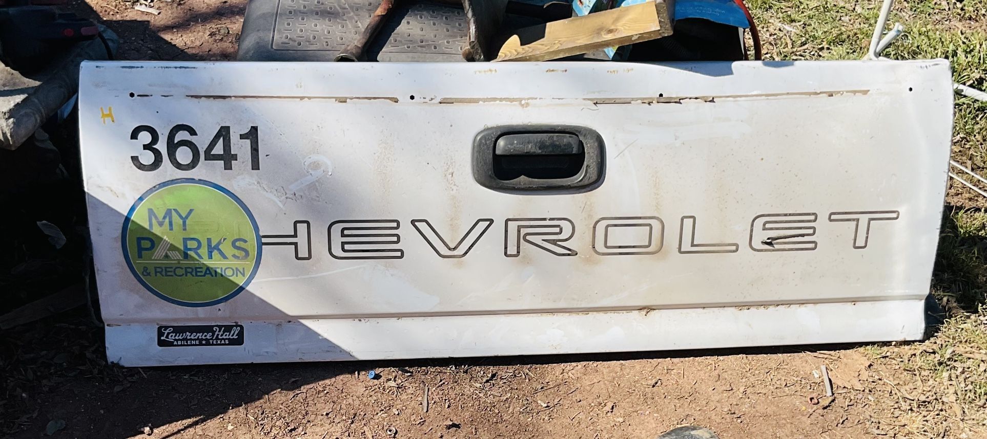 Chevy tailgate it’s 23 by 63 inches Asking 100,dollars