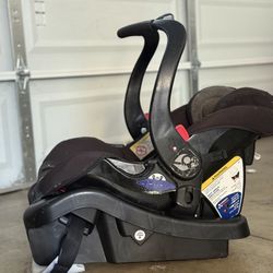 Baby trend Car seat And Base 