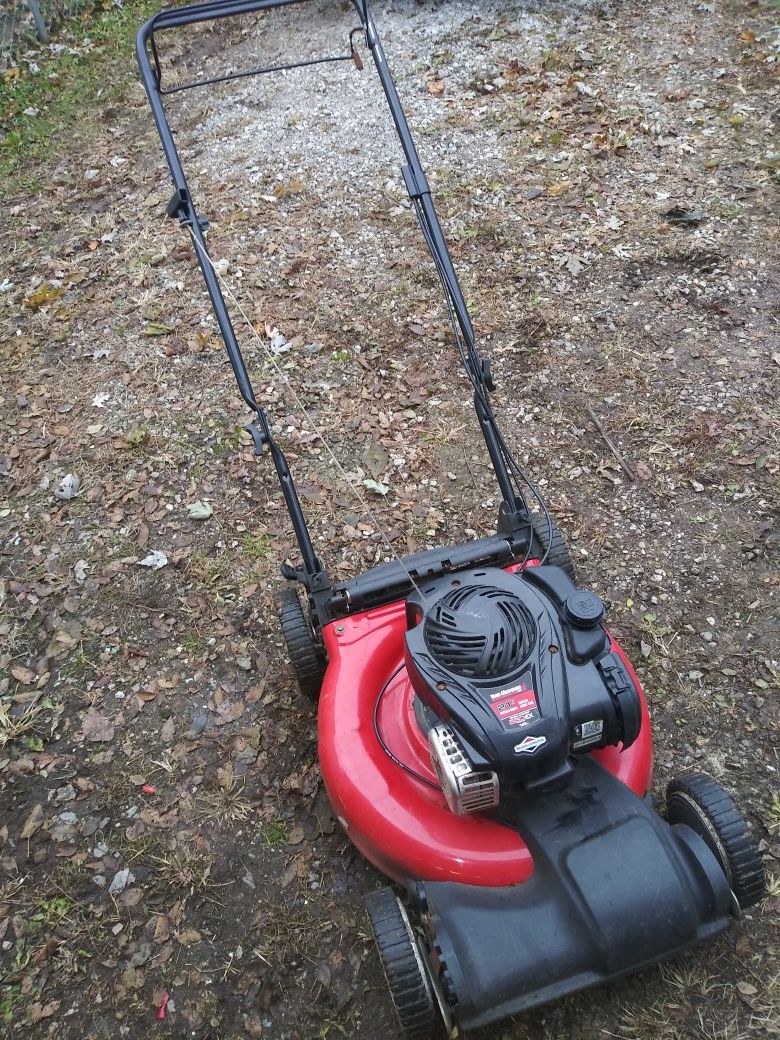 Yard Machine Briggs & Stratton 21" 550EX Series 140cc Self Propelled Mower