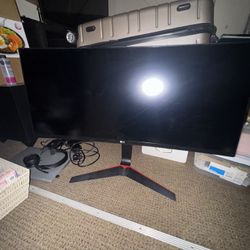 LG UltraGear Curved Monitor 