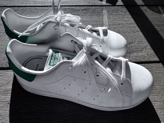 Adidas Stan Smith Size 2 1/2  Kids Shoes 