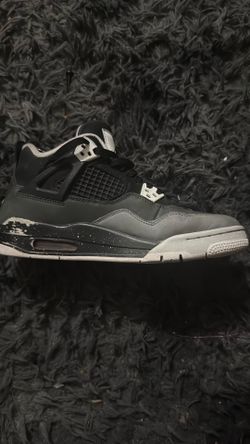 Used Jordan four retro fear No box