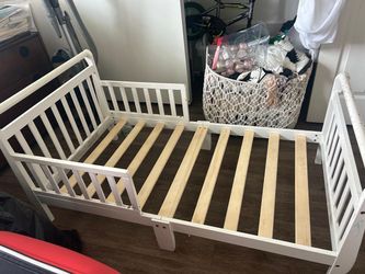 Toddler bed