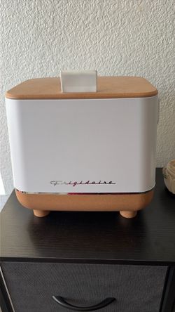 Mini fridge