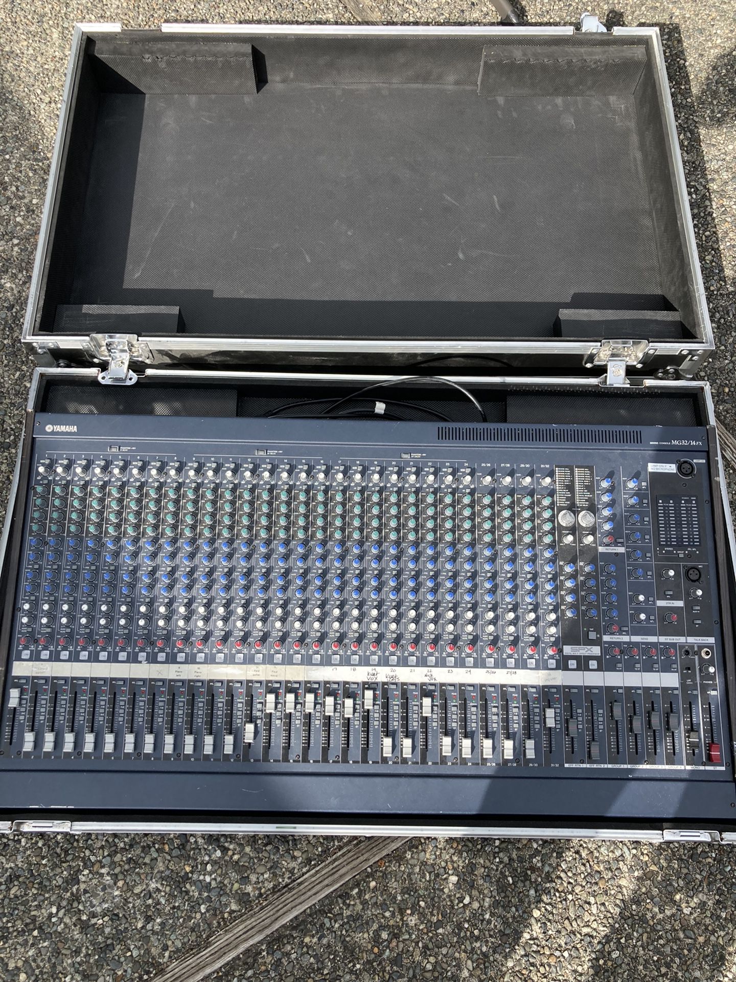 Yamaha  32-Channel Mixer W/ Case
