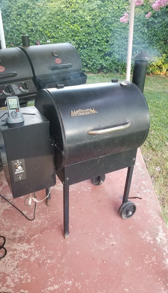 Traeger Lil Tex Bbq070 Wood pellet grill for Sale in Norfolk, VA OfferUp