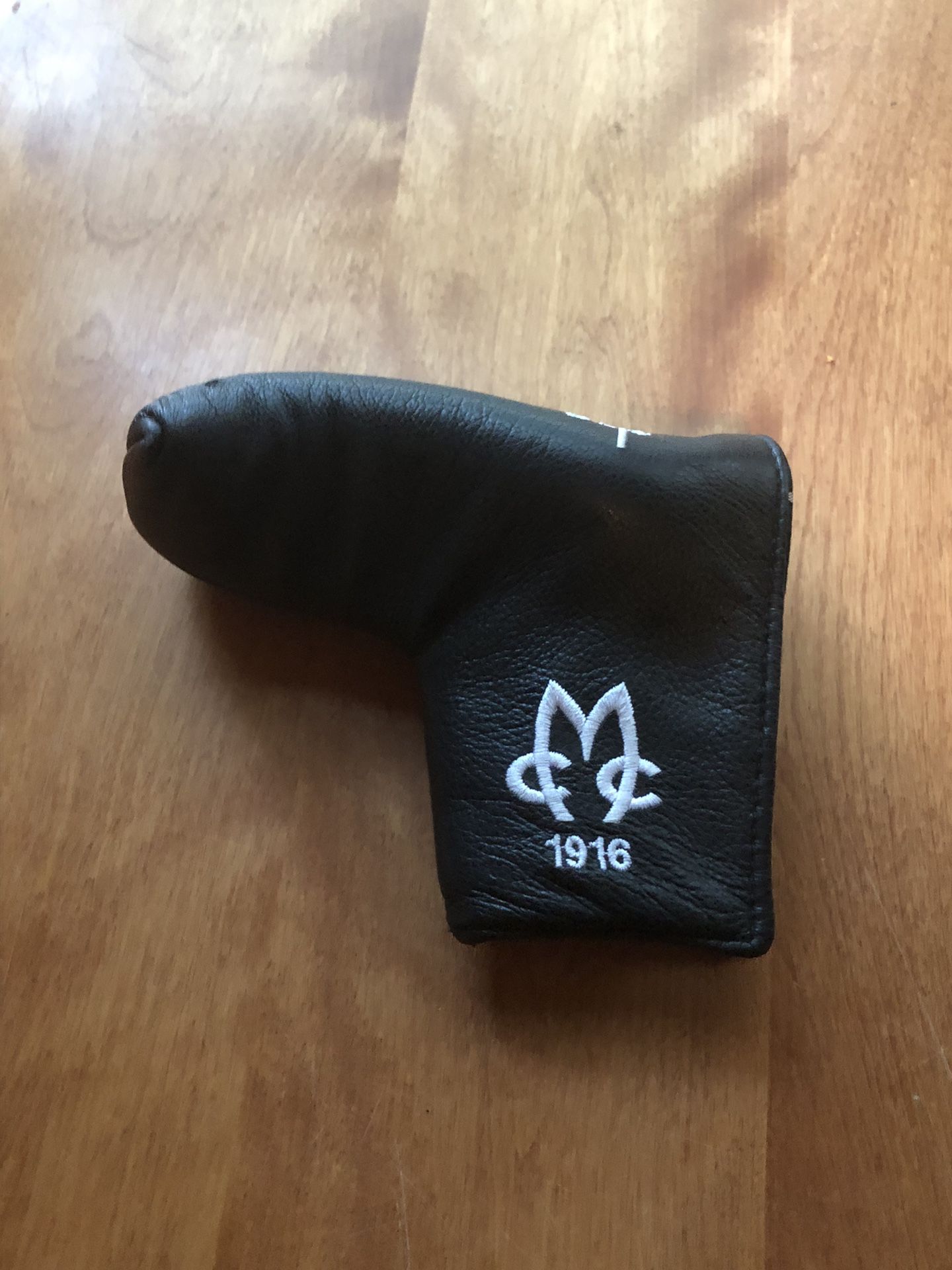 the BROOK Blade Putter Cover 