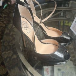 Vince Camuto Size 6. $ 25