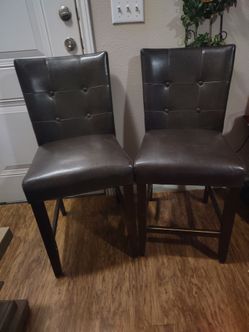 have 2 bar stools