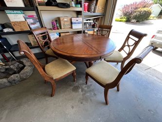 Very nice dining set