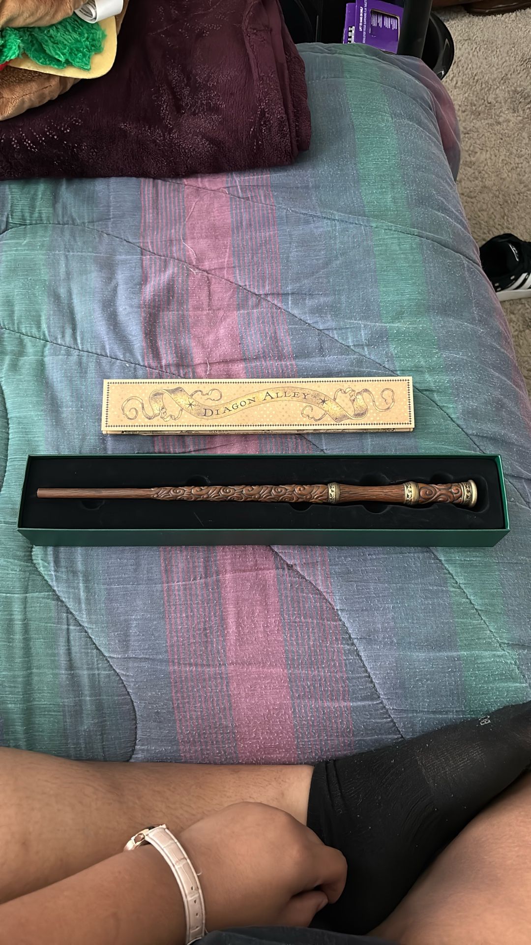 Harry Potter wand from Universal studios English Oak and Phoenix Feather