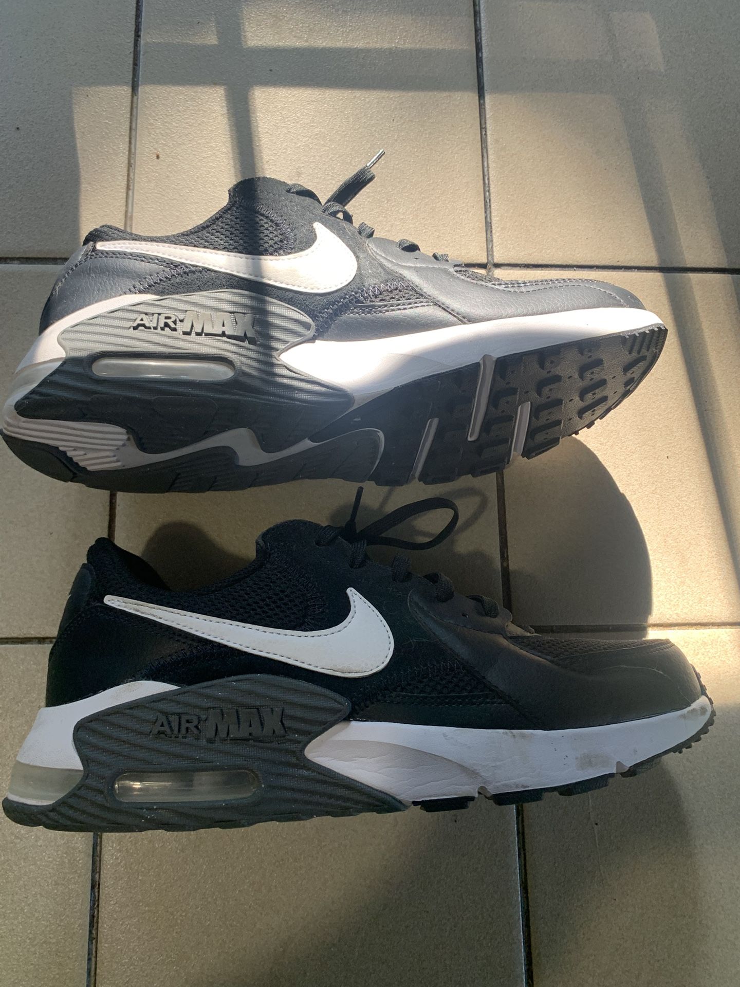WOMEN'S NIKE AIR MAX EXCEE Size 11